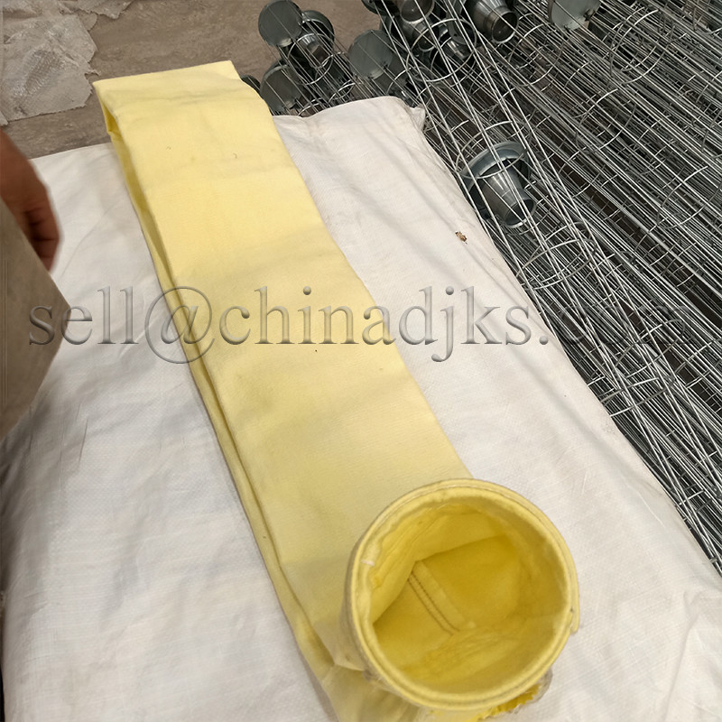 133*2000mm ডাস্ট ফিল্টার ব্যাগ দাহ্য প্ল্যান্টের উচ্চ তাপমাত্রা প্রতিরোধের জন্য